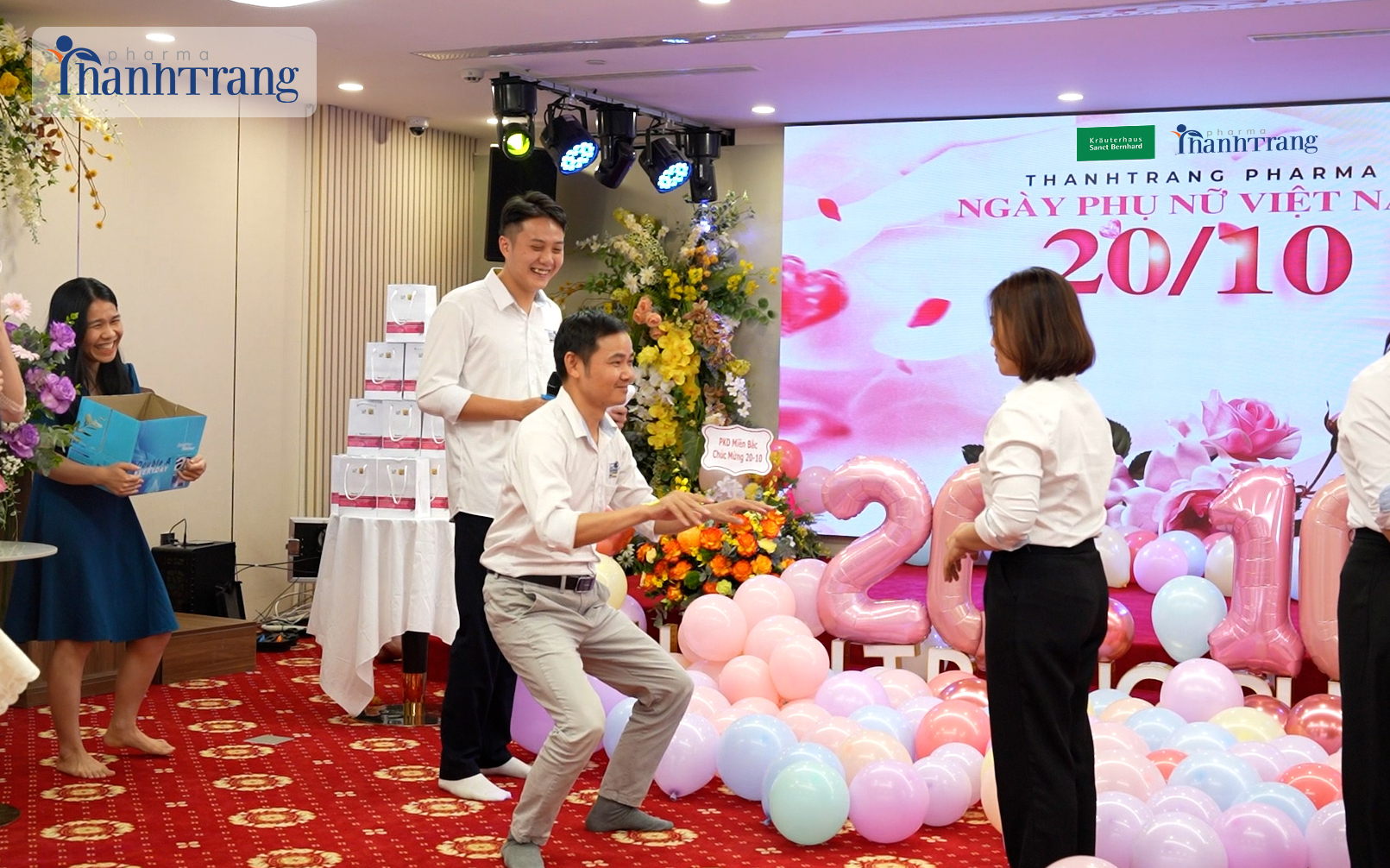 Nhan vien Thanh Trang Pharma hao hung tham gia minigame 2010